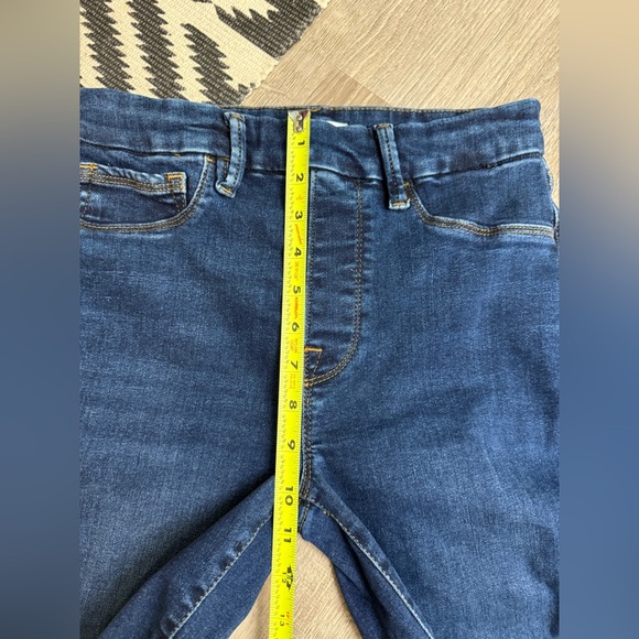 Good American Pull On Flare Jeans Size Medium in Indigo491 - Picture 9 of 14